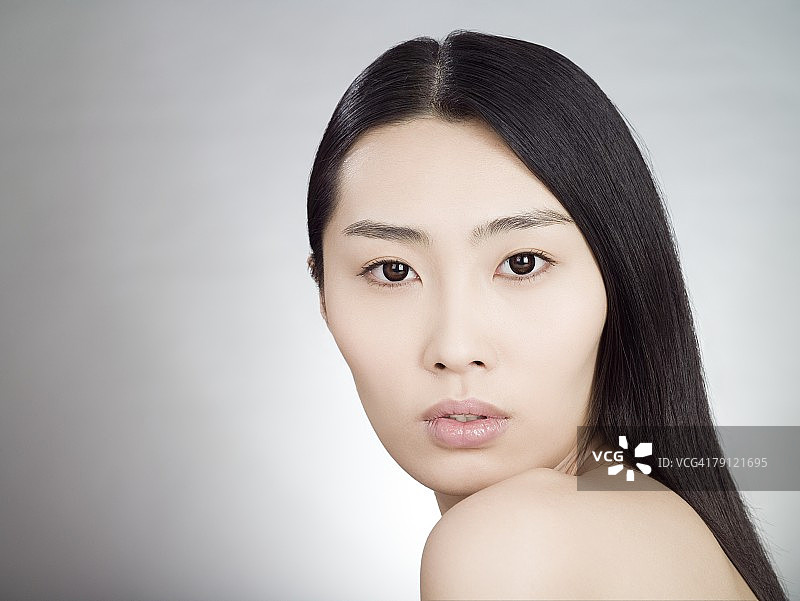 一位年轻的中国妇女的肖像图片素材