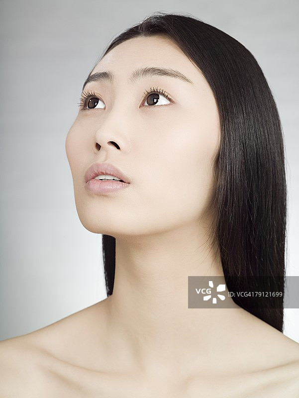 一位年轻的中国妇女的肖像图片素材
