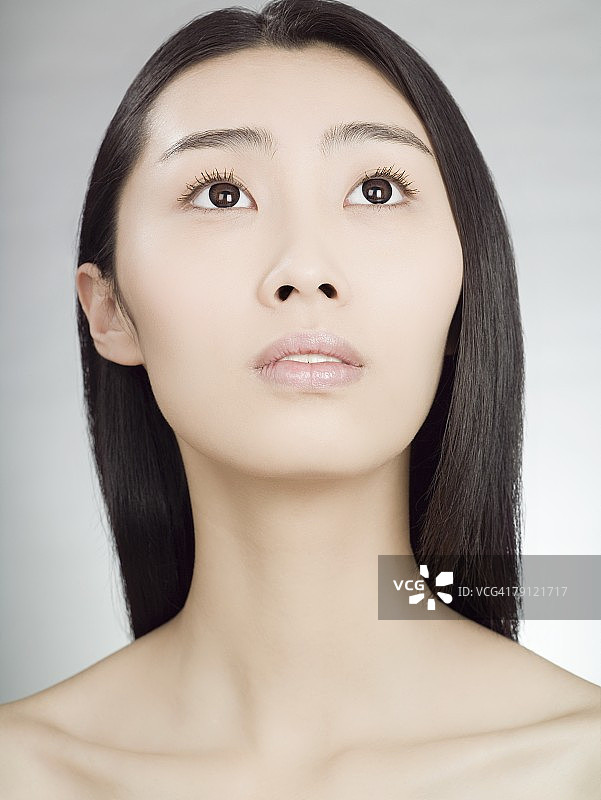 一位年轻的中国妇女的肖像图片素材