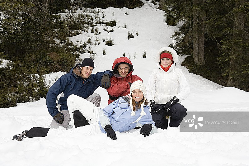 雪地里的朋友们的肖像图片素材