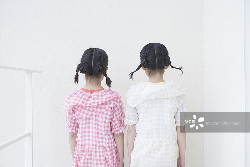 两个女孩图片素材