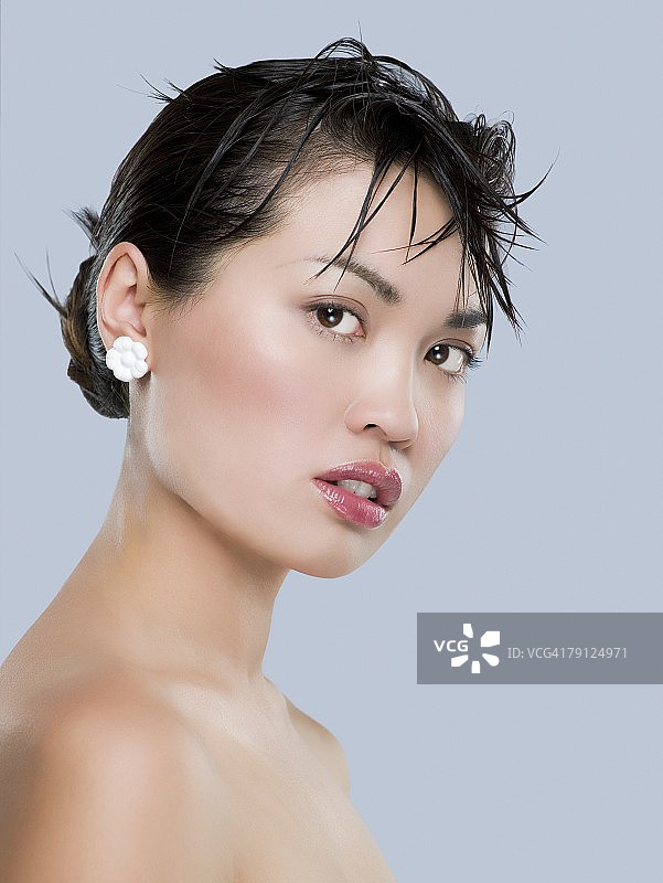 年轻的中国女人肖像图片素材
