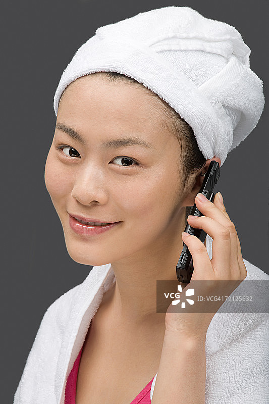 使用手机的女人图片素材