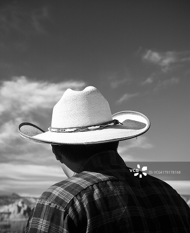 戴牛仔帽的男人的黑白照片图片素材