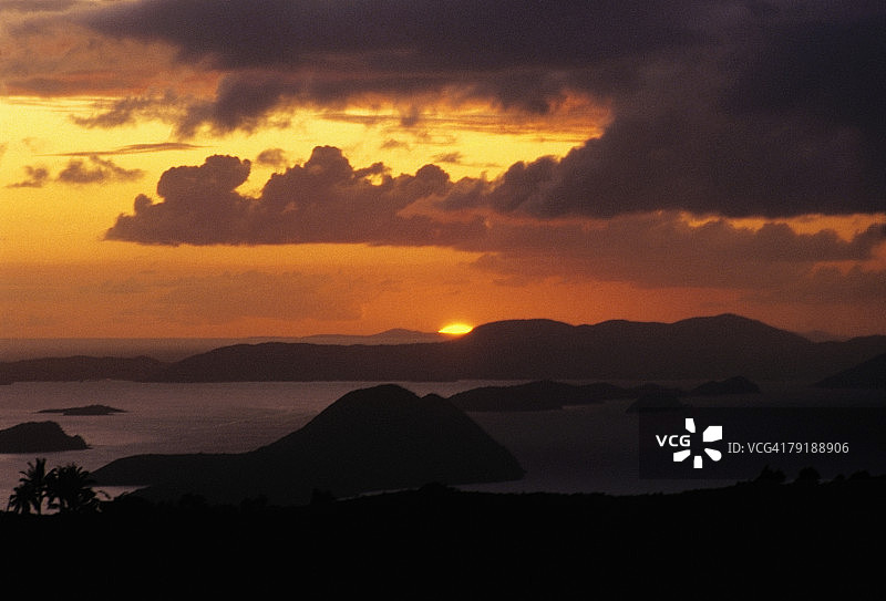 西End，Tortola，英属维尔京群岛的海上日落图片素材