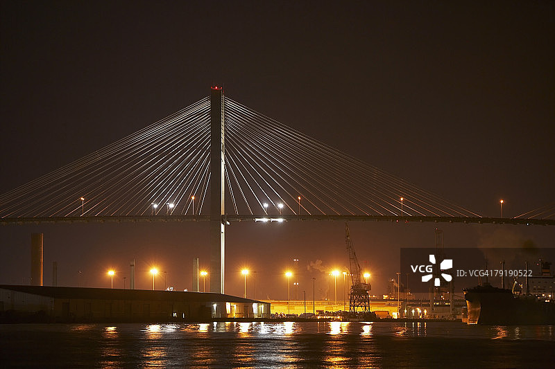美国萨凡纳萨凡纳河塔尔马奇悬索桥夜景图片素材