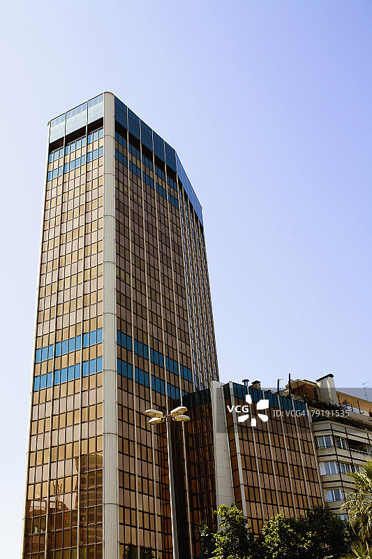 西班牙巴塞罗那城市建筑仰视图图片素材
