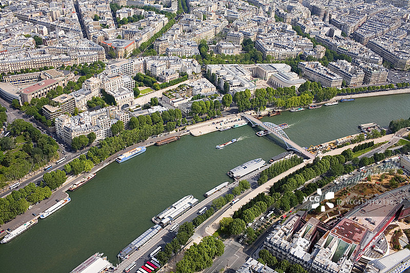巴黎塞纳河Passerelle Debilly桥城市景观航拍图片素材