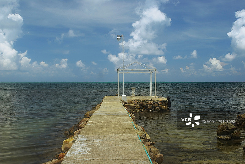 普罗维登西亚岛海中码头，哥伦比亚图片素材