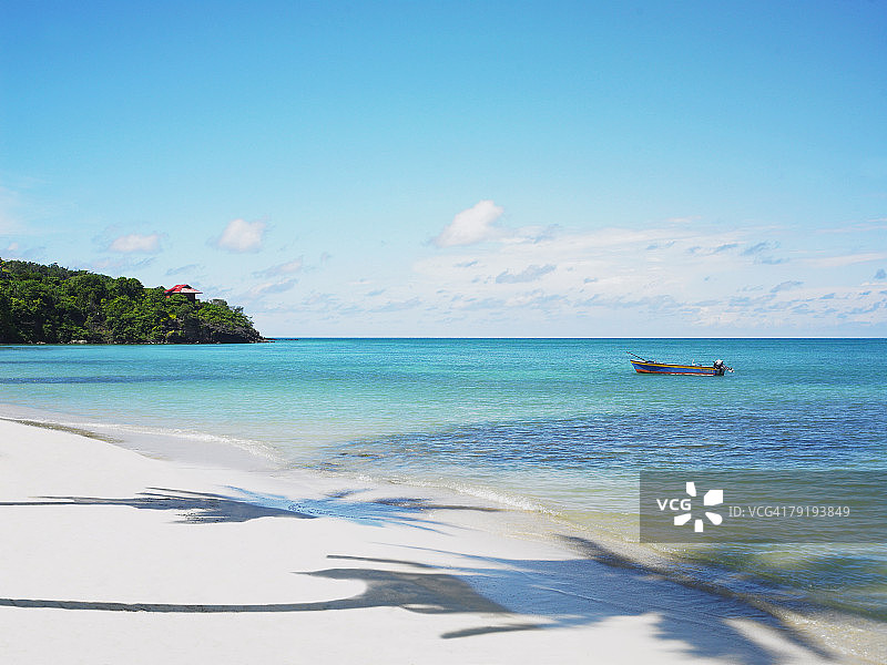 树影映在沙滩上，普罗维登西亚岛，哥伦比亚图片素材