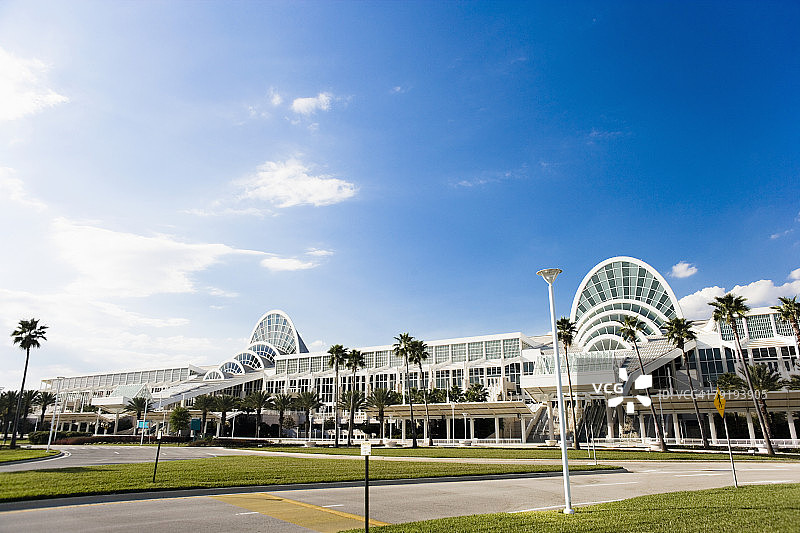 美国佛罗里达州奥兰多建筑前的走道图片素材