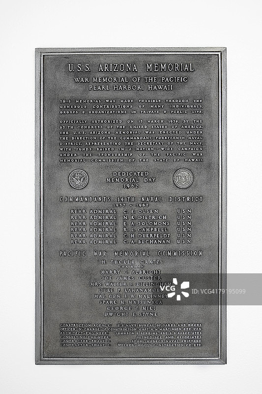 特写：亚利桑那号战舰纪念馆纪念牌匾，珍珠港，檀香山，瓦胡岛，夏威夷群岛，美国图片素材