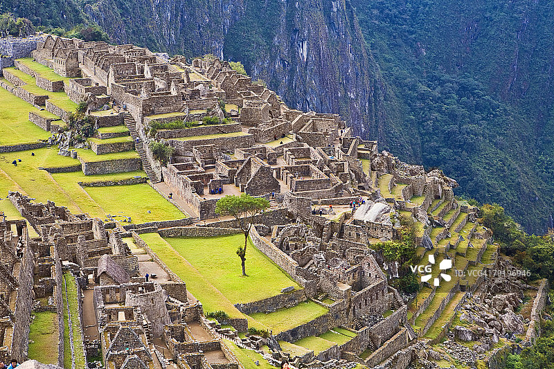 秘鲁库斯科地区马丘比丘山上的遗址高角度景观图片素材