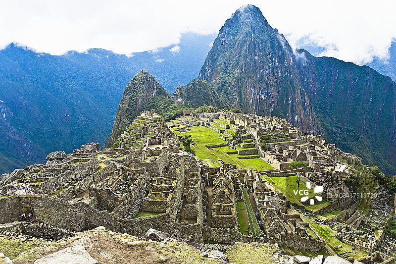 秘鲁库斯科地区马丘比丘山上的遗址高角度景观图片素材