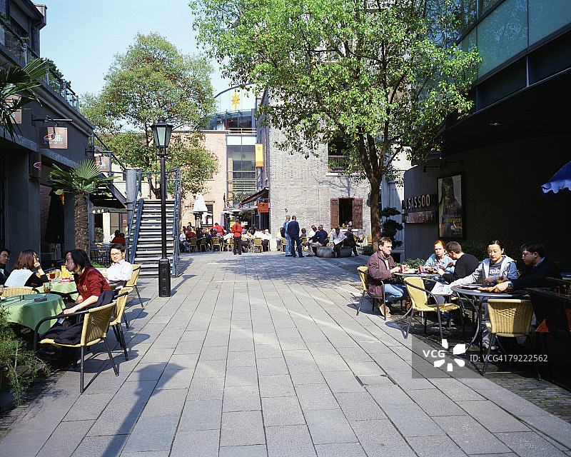 在上海咖啡馆放松的人们图片素材