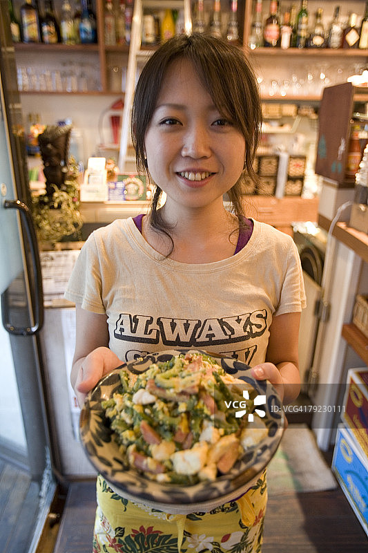 女服务员提供食物图片素材