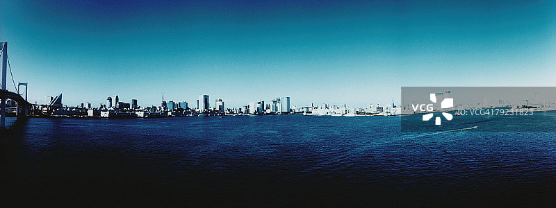 日本东京的东京湾天际线图片素材