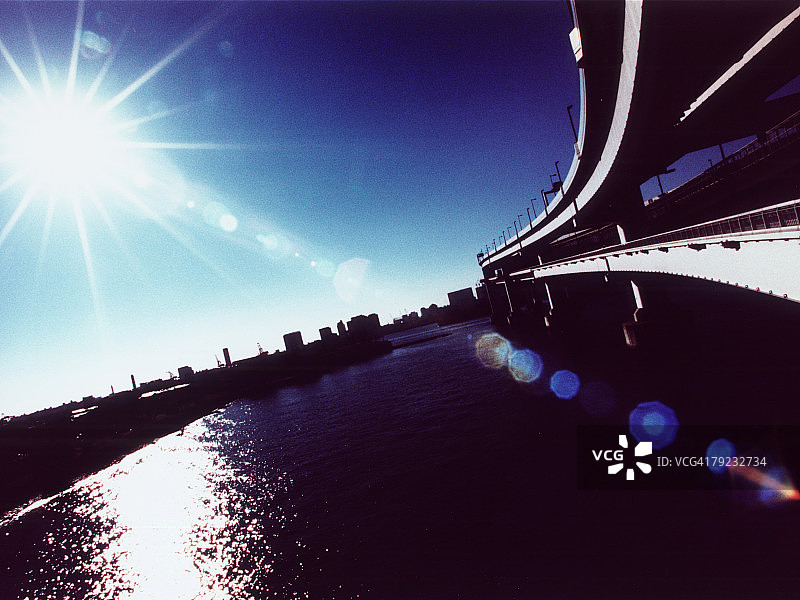 东京湾与彩虹大桥图片素材