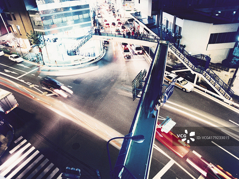 东京夜间城市街道（长曝光）图片素材