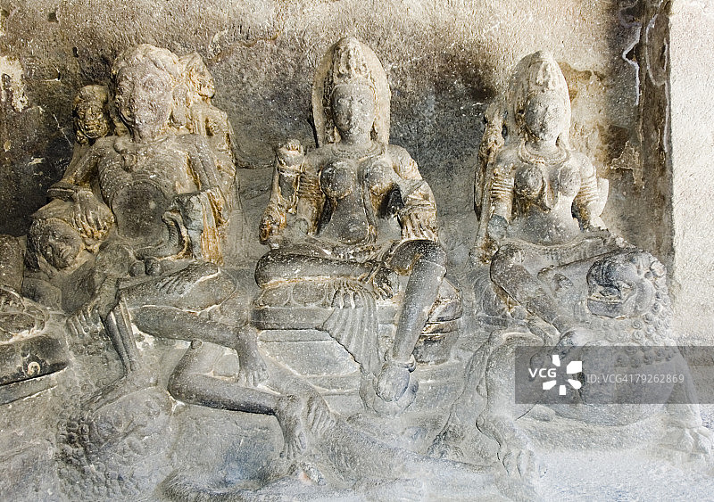 印度马哈拉施特拉邦奥兰加巴德埃洛拉石窟中雕刻的印度教女神像图片素材