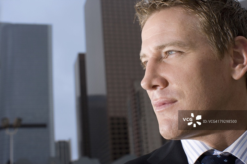 商务人士面部的特写图像，侧视图图片素材