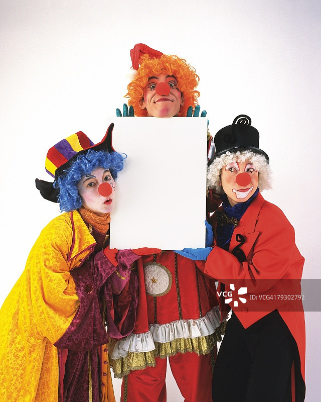 正面小丑手持白板肖像图片素材