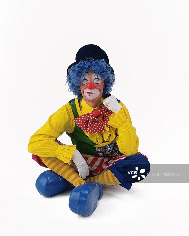 演奏鼓、单簧管的小丑肖像（正面）图片素材