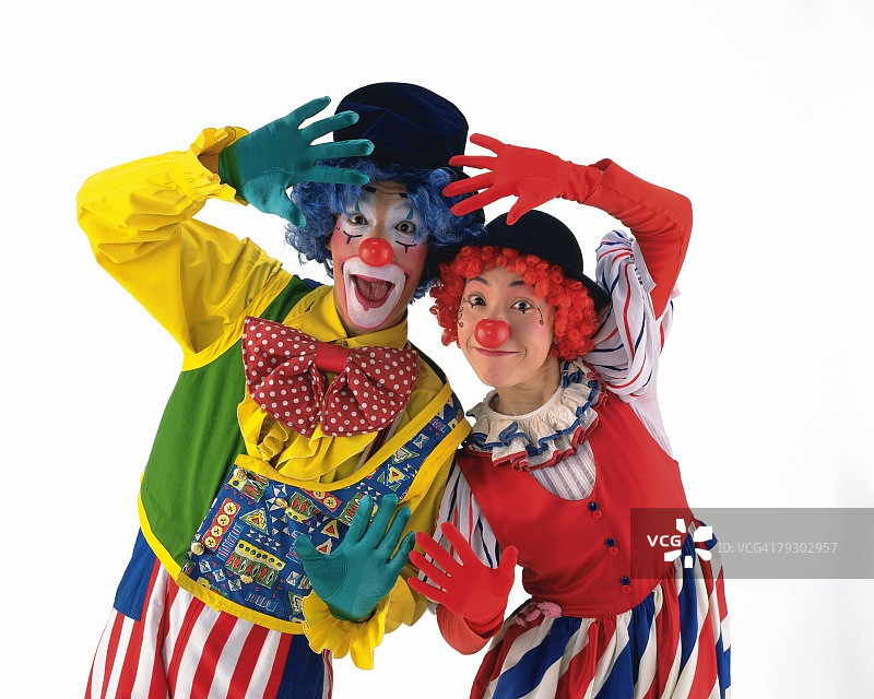 小丑举手正面合影肖像图片素材