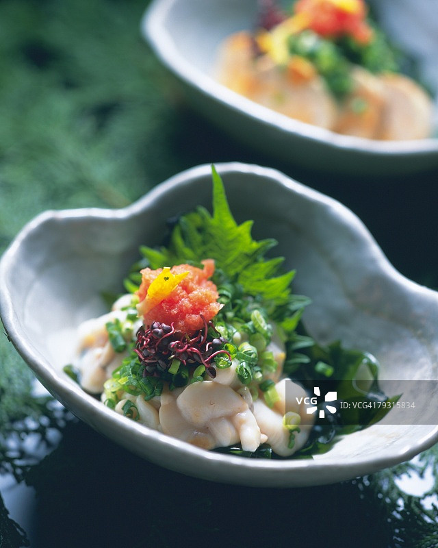 碗里的鱼白，高角度拍摄，差异对焦图片素材