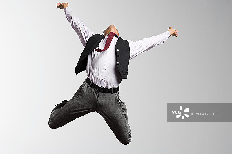 跳跃的上班族图片素材