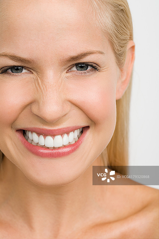 微笑的女人头像图片素材