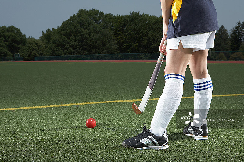 曲棍球运动员的腿部图片素材