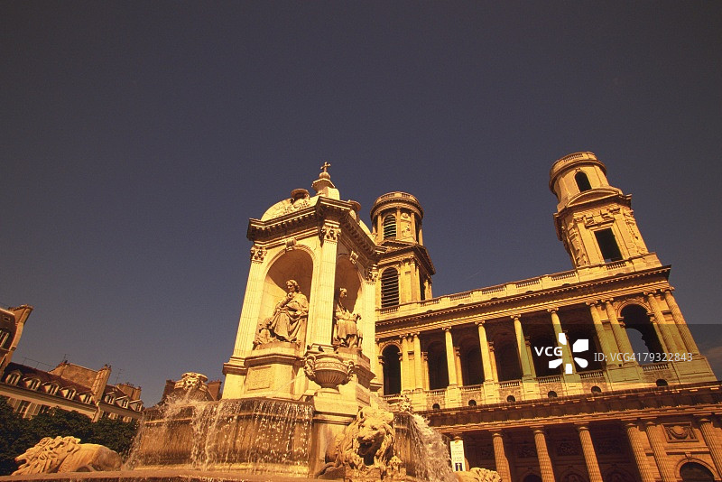 法国巴黎圣叙尔比斯教堂仰视影像图片素材