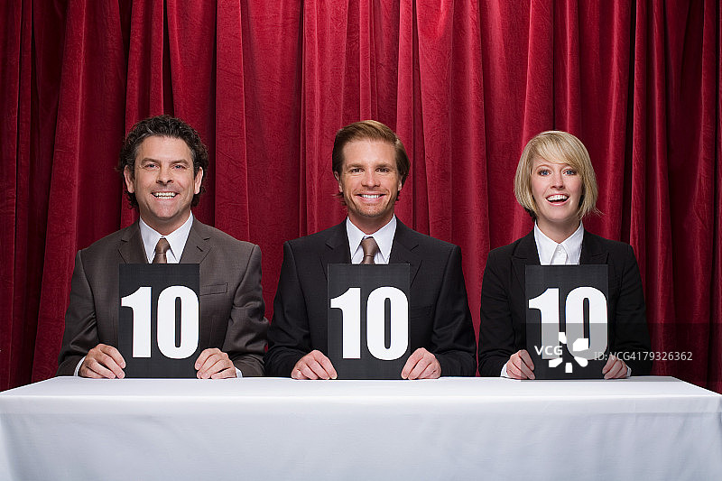 三位比赛评委图片素材