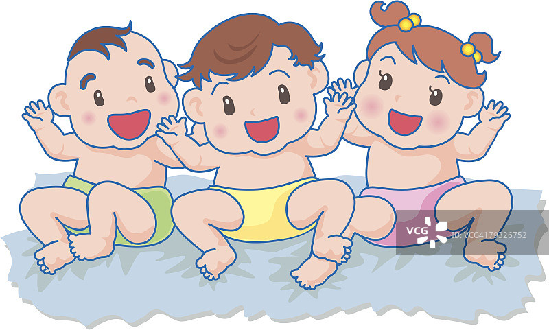 孩子们坐在毛巾上微笑图片素材