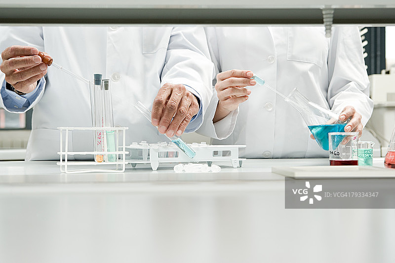 科学家进行实验图片素材