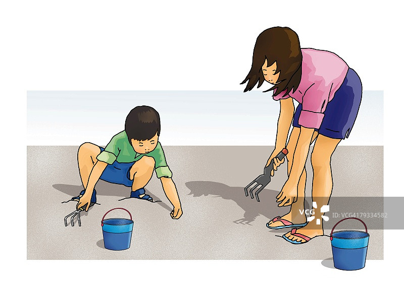 男孩和女孩在海滩挖蛤蜊，正面和侧面视角图片素材
