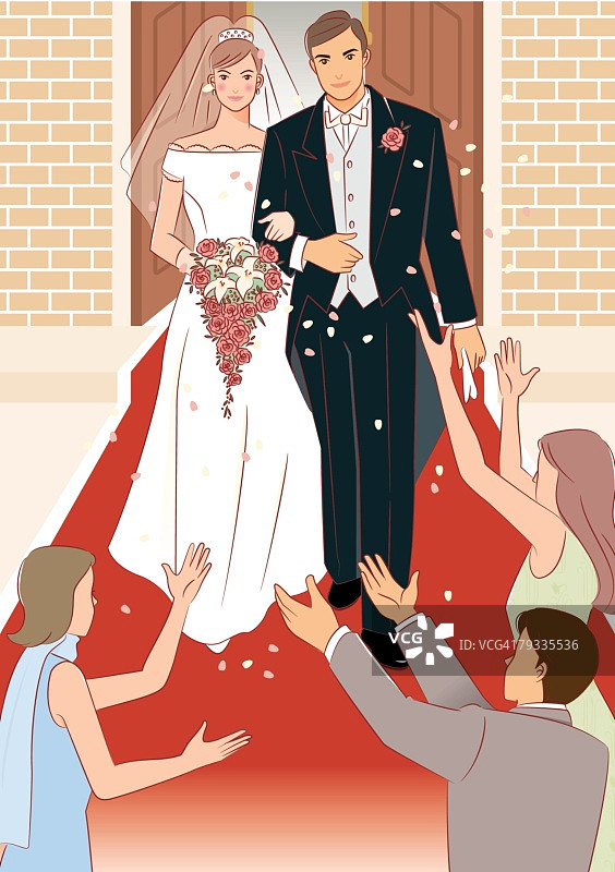 红毯上被鲜花花瓣庆祝的新婚夫妇图片素材