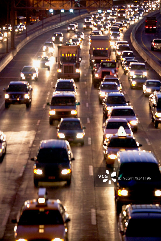 高速公路上的汽车图片素材