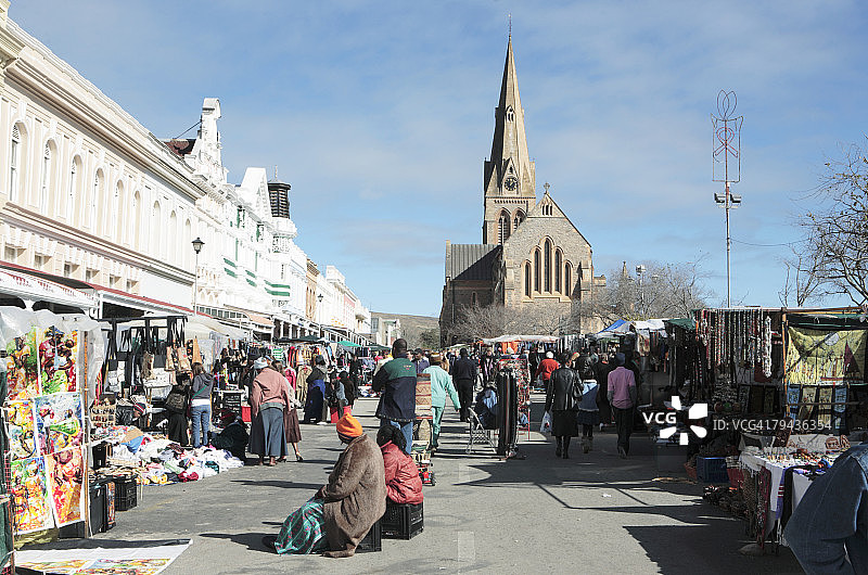格拉汉姆斯敦国家艺术节期间的商业街；南非东开普省格拉汉姆斯敦图片素材