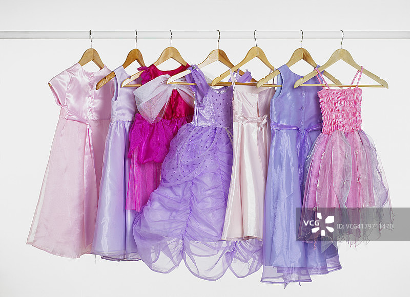 导轨上的派对礼服图片素材