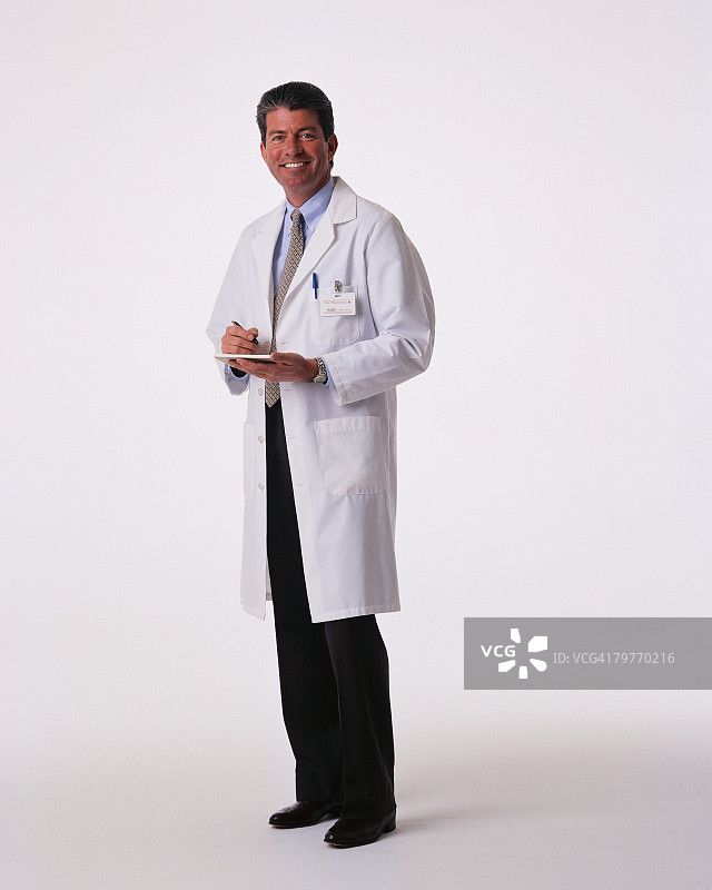 药剂师或医生与处方笺图片素材