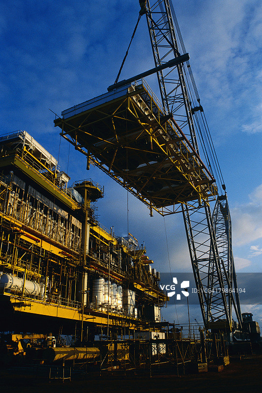 海上石油平台建设图片素材