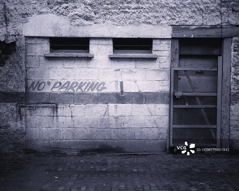 墙上的禁止停车标志图片素材