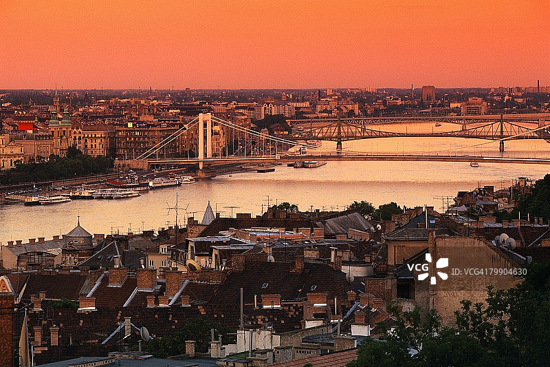 伊丽莎白桥与多瑙河图片素材