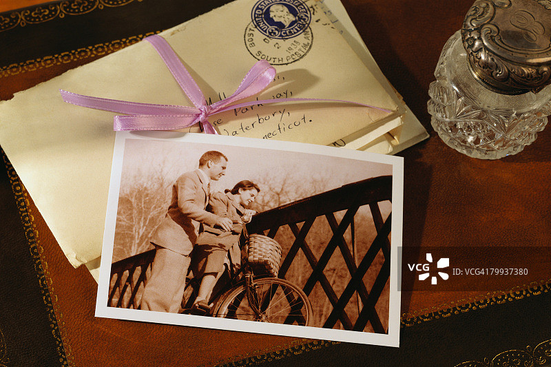 情书和老照片图片素材