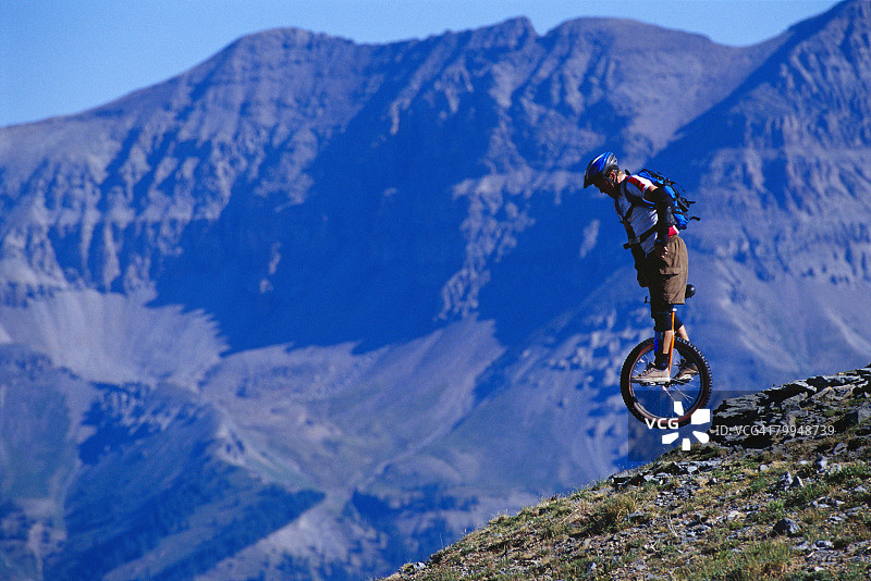 山地极限独轮车图片素材