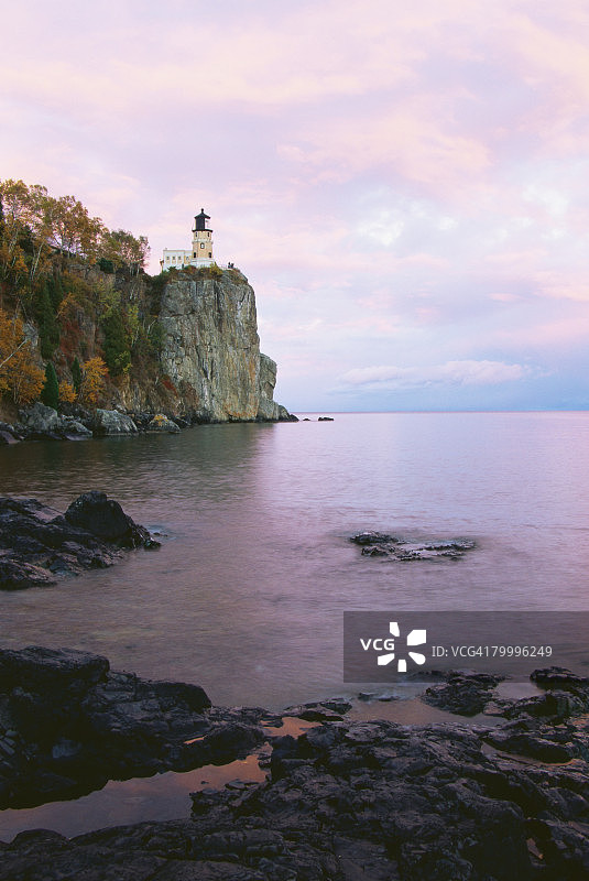 苏必利尔湖上的斯普利特岩石灯塔图片素材