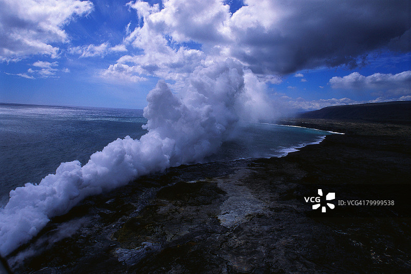 基拉韦厄火山熔岩流入太平洋图片素材