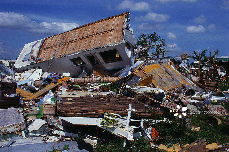 飓风损坏的移动房屋图片素材
